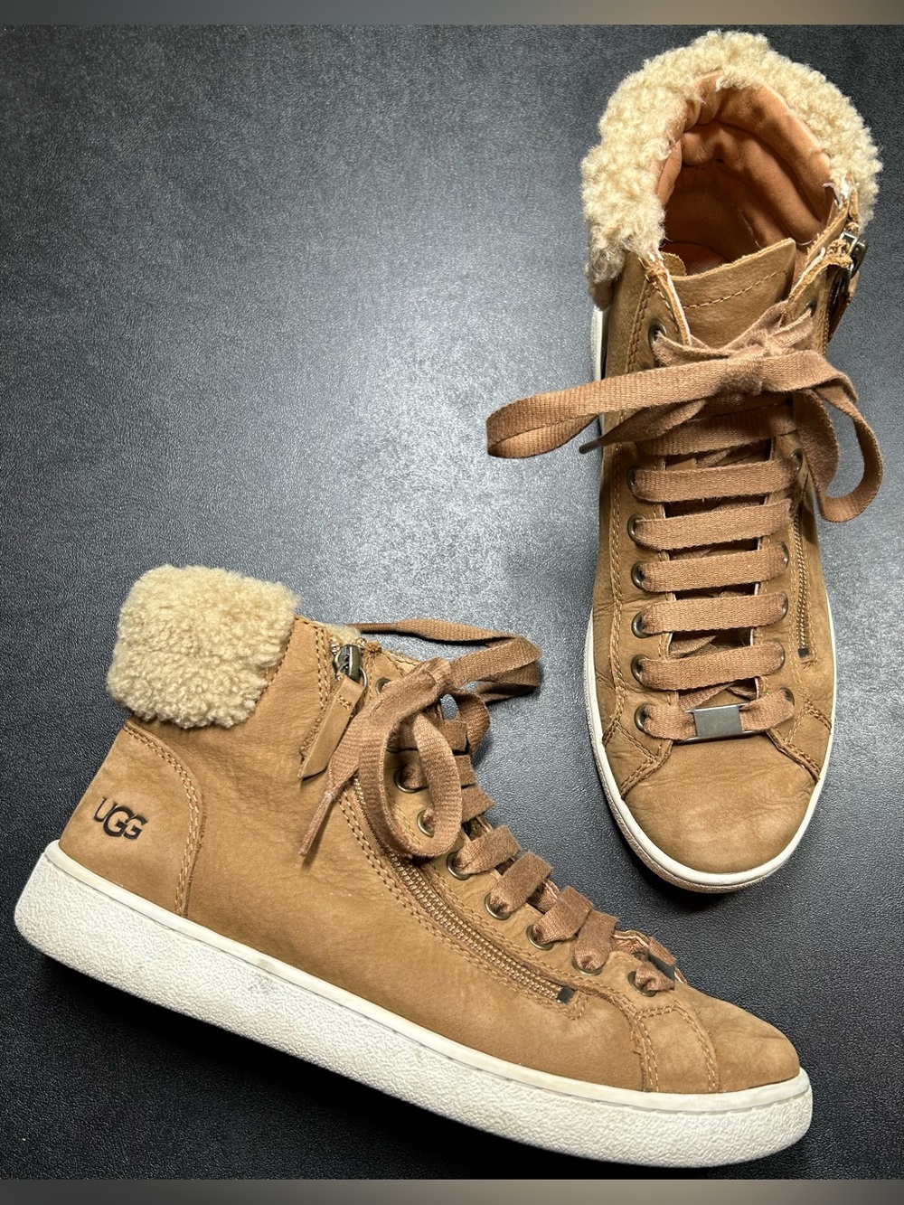 Ugg Women’s Size 8 Tan Shearling Lined Leather High Top Boot